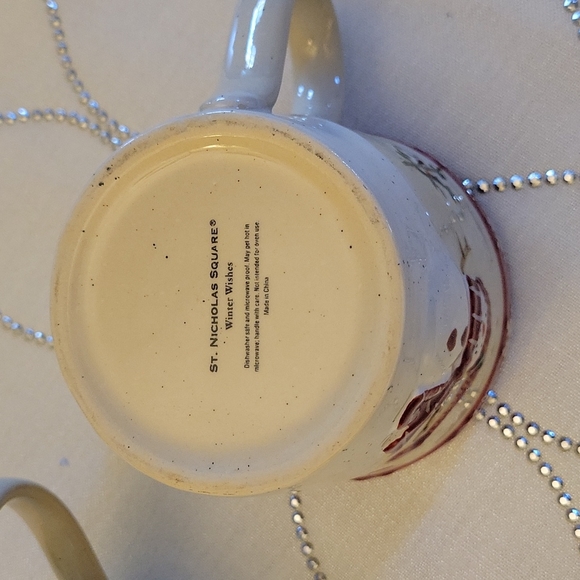 Christmas cups by St Nicholas Square - Picture 2 of 3